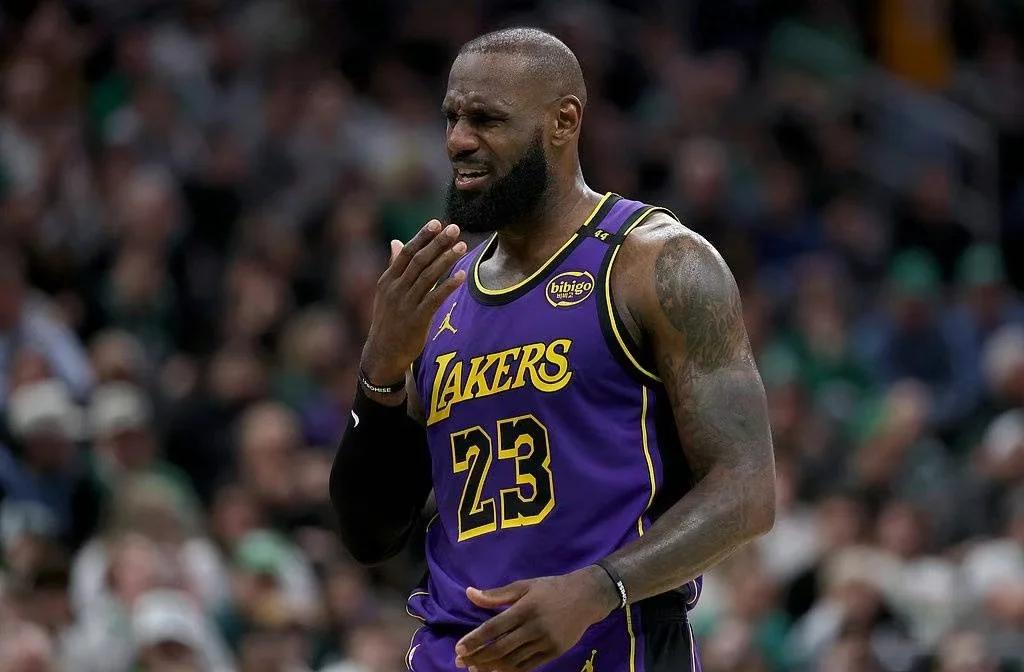 湖人技术犯规送分，凯尔特人主帅怒摔战术板！的简单介绍-九游游戏中心