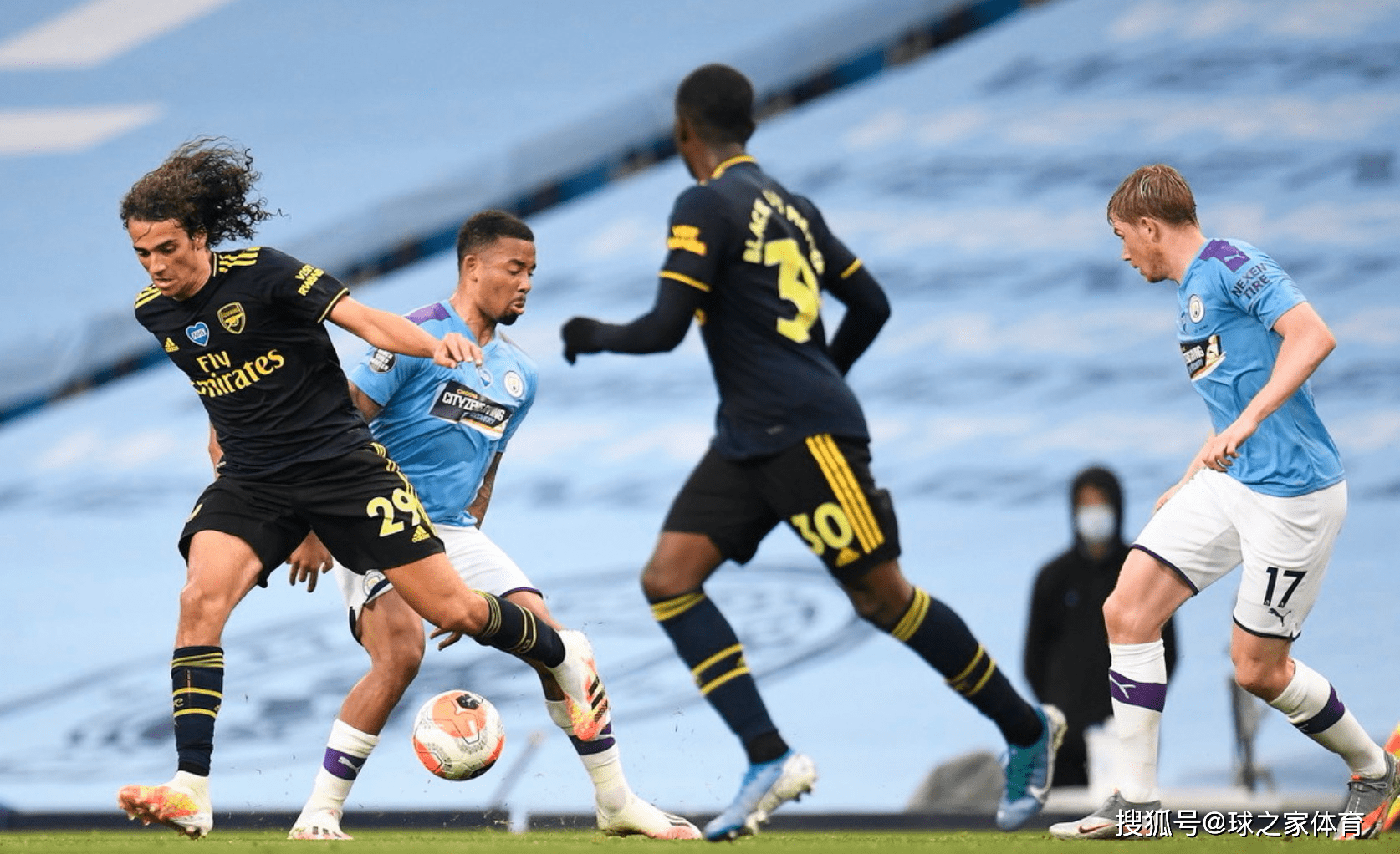 包含瓦伦西亚转会期临场应变，志在德甲名次提升，赛场秩序良好，资深球员宣示担当的词条